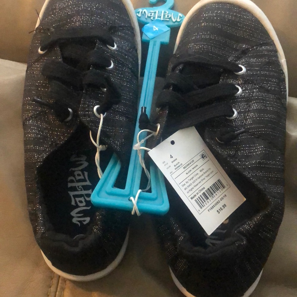 Mad paw size 4 girls shoes